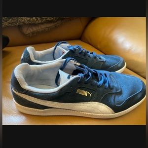 Suede blue pumas. Mens 11.